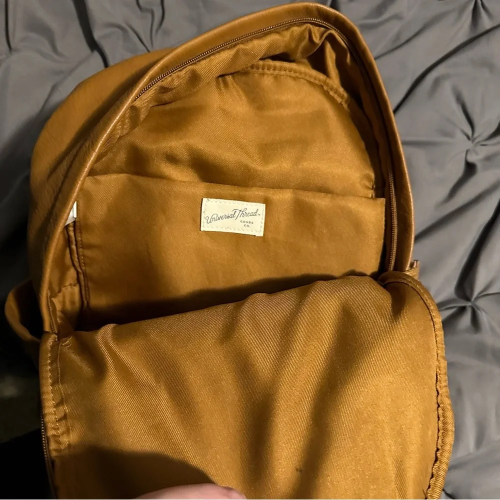 Backpack - Picture 2 of 5